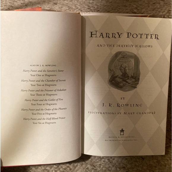 Book: Harry Potter and the Deathly Hallows, First Edition, July 2007 - Picture 8 of 16